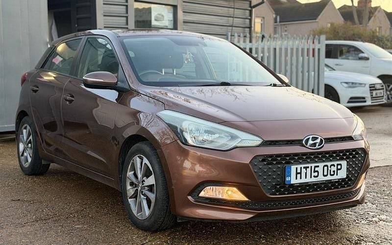 Used Hyundai i20 SE 101 HP (74 kW) 2015 Brown Hatchback