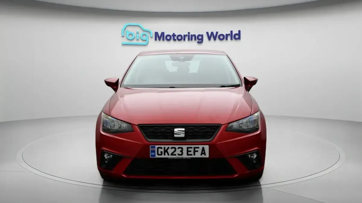 Usado Seat Ibiza SE 94 CV (69 kW) 2023 Rojo Utilitario