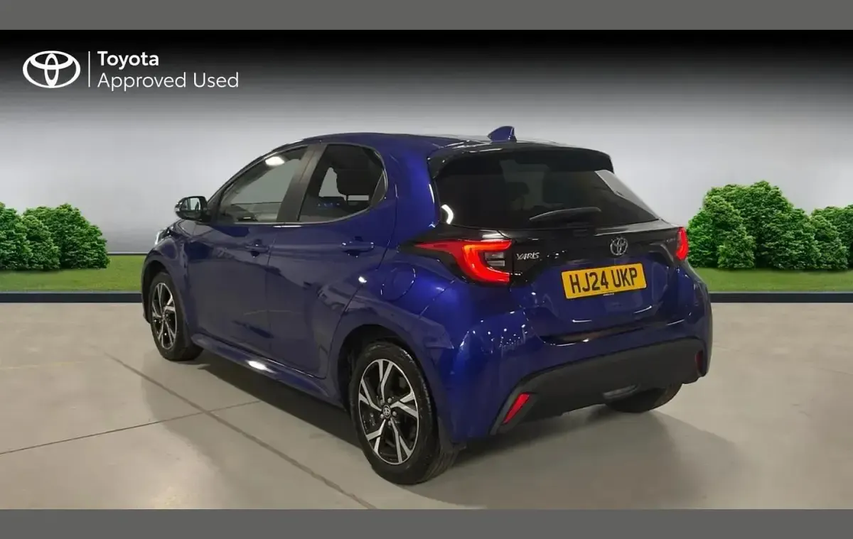 Used Toyota Yaris Design 116 HP (85 kW) 2024 Blue Hatchback