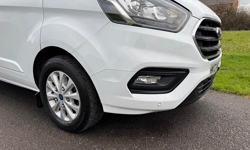 Used Ford Transit Custom Limited 170 HP (125 kW) 2022 White Van