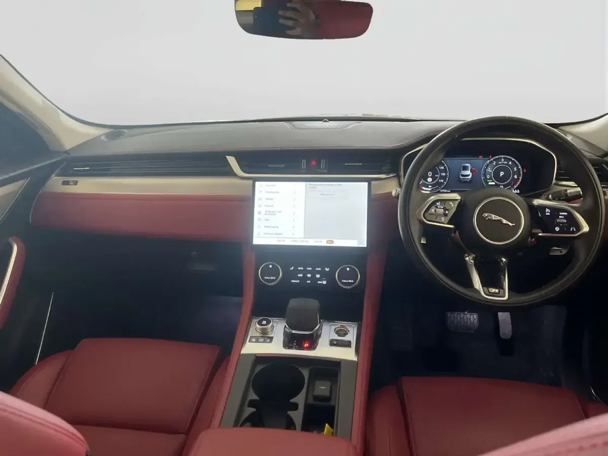 Käytetty Jaguar F-Pace R-Dynamic 404 HP (297 kW) 2022 Valkoinen Katumaasturi
