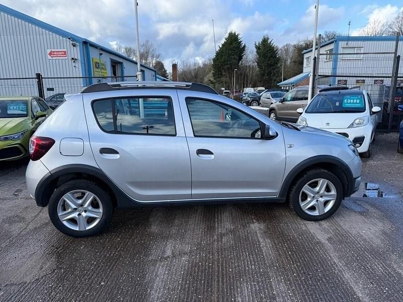 Used Dacia Sandero Lauréate 90 HP (66 kW) 2014 Silver Hatchback