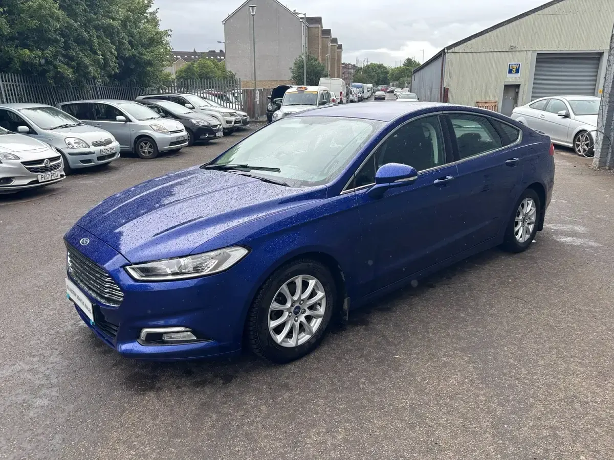 Used Ford Mondeo Zetec 120 HP (88 kW) 2016 Blue Hatchback