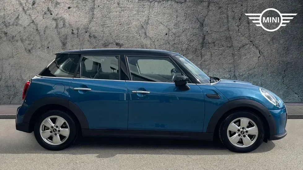 Used Mini Cooper Classic 134 HP (98 kW) 2021 Blue Hatchback