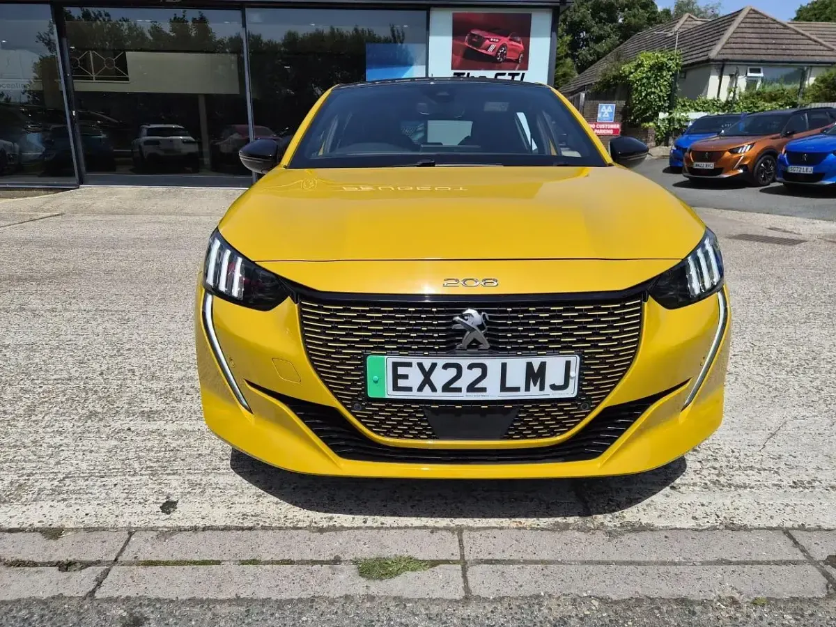 Used Peugeot e-208 Premium 98 kW (134 HP) 2022 Yellow Hatchback