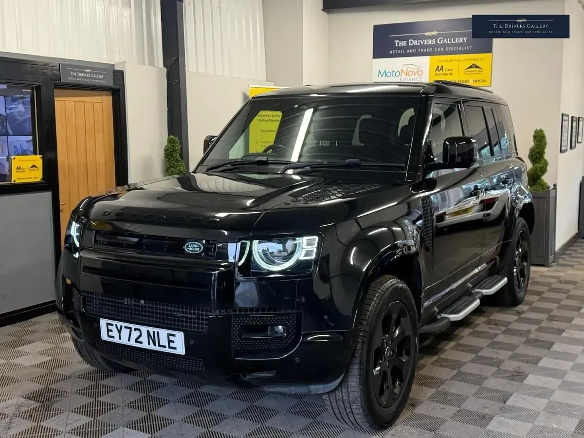 Used Land Rover Defender HSE Dynamic 300 HP (220 kW) 2022 Black SUV