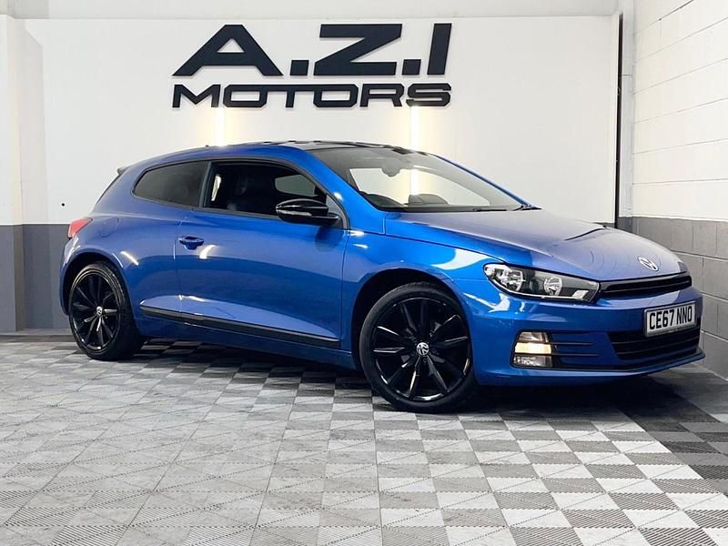 Begagnad VW Scirocco Black Edition 125 HK (91 kW) 2017 Blå Sportkupé
