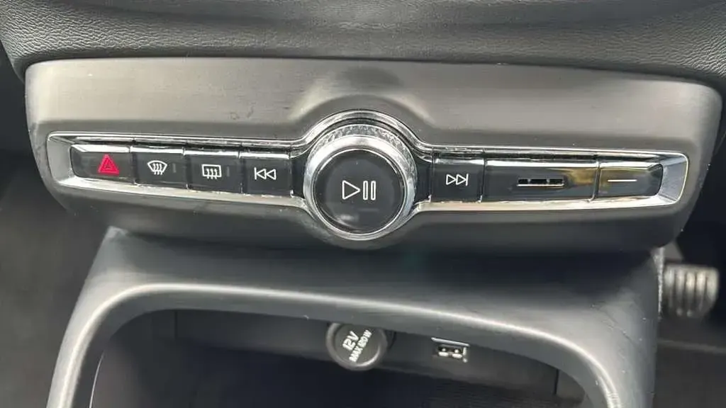 Used Volvo XC40 Momentum 2021 SUV