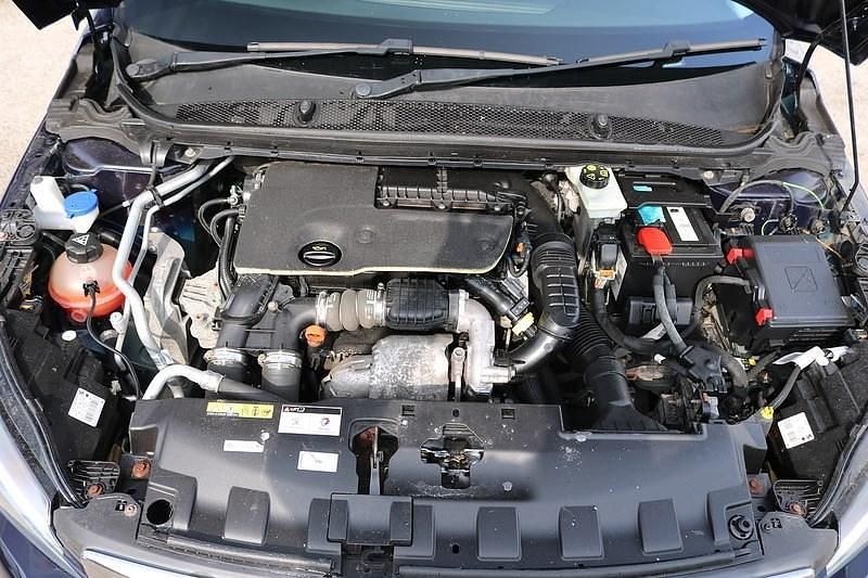 Używany Peugeot 308 Access 100 KM (73 kW) 2018 Niebieski Hatchback