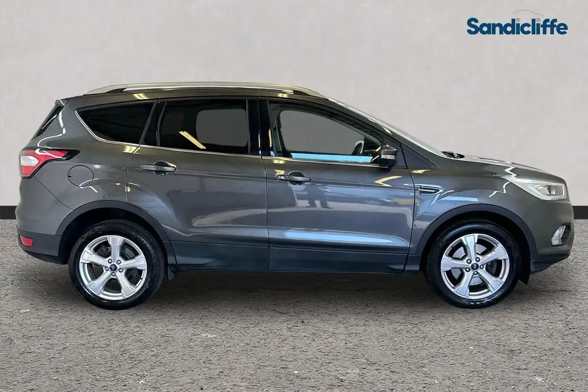 Gebraucht Ford Kuga Titanium 150 PS (110 kW) 2018 Grau SUV