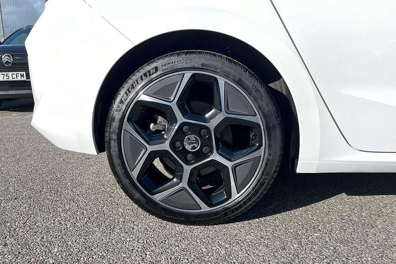 Used Vauxhall Astra Ultimate 178 HP (130 kW) 2024 White Hatchback