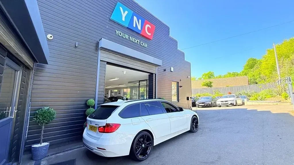 Begagnad BMW 320 Sport Line 2015 Vit Kombi