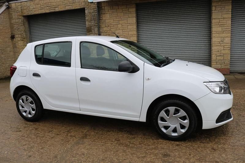 Used Dacia Sandero Ambiance 2017 White Hatchback