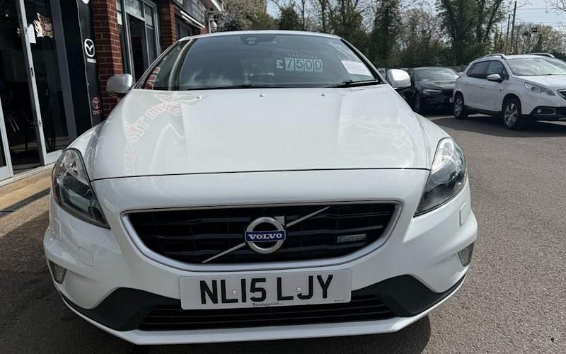 Begagnad Volvo V40 R-Design 190 HK (139 kW) 2015 Vit Halvkombi