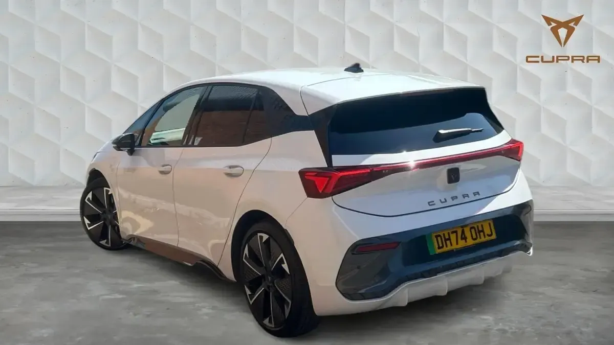 Used Cupra Born e-Boost 169 kW (231 HP) 2025 White Hatchback