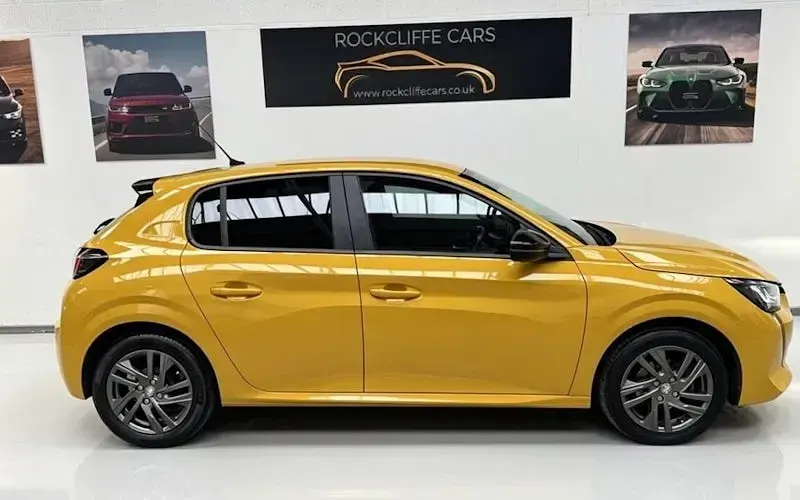 Used Peugeot 208 Active Premium 75 HP (55 kW) 2022 Yellow Hatchback