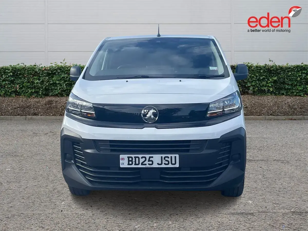 Used Vauxhall Vivaro 2025 White MPV