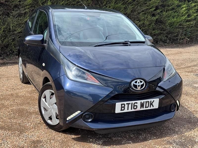 Used Toyota Aygo X-play 68 HP (50 kW) 2016 Blue Hatchback