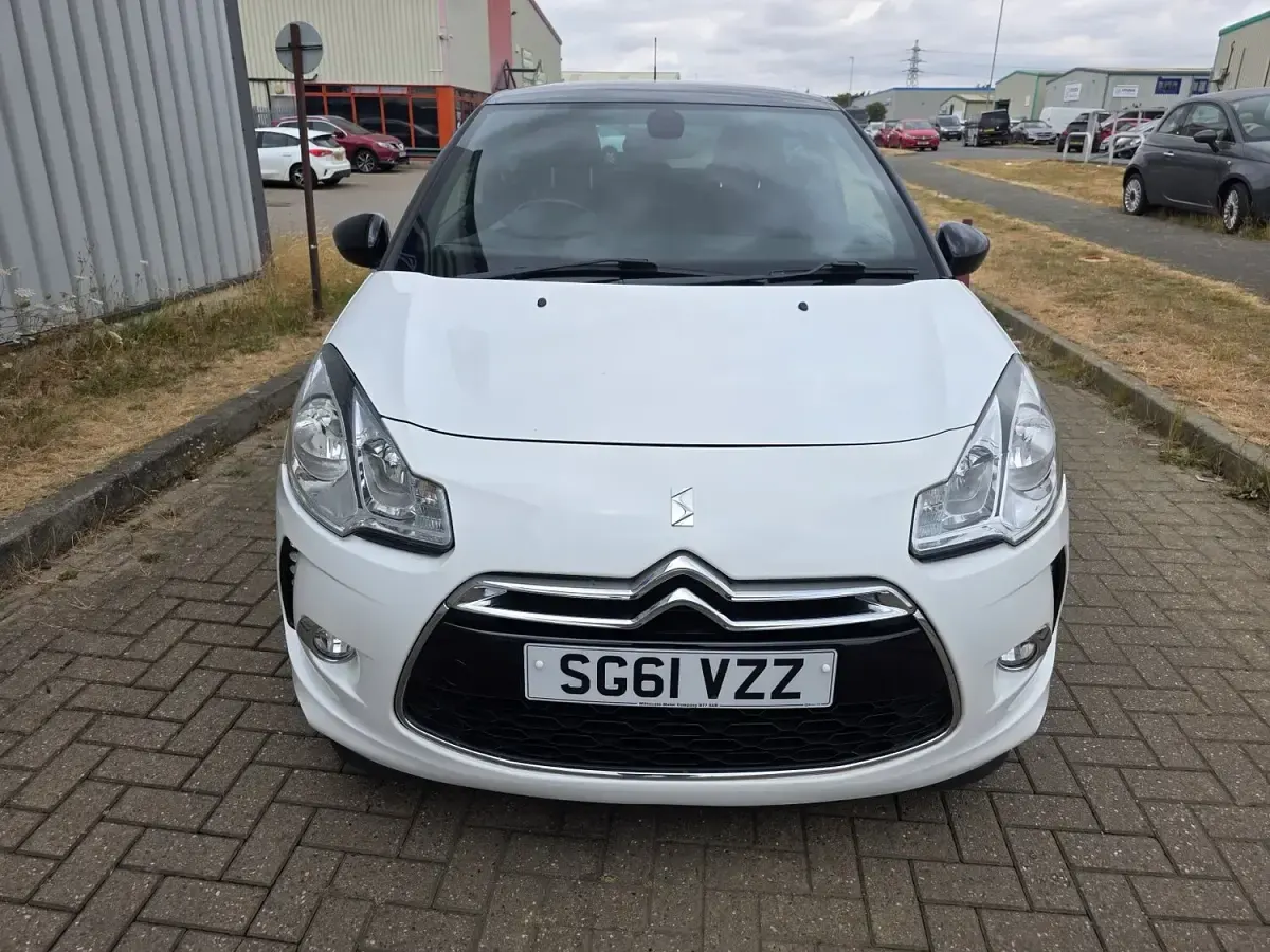 Used Citroën DS3 110 HP (80 kW) 2011 White Hatchback