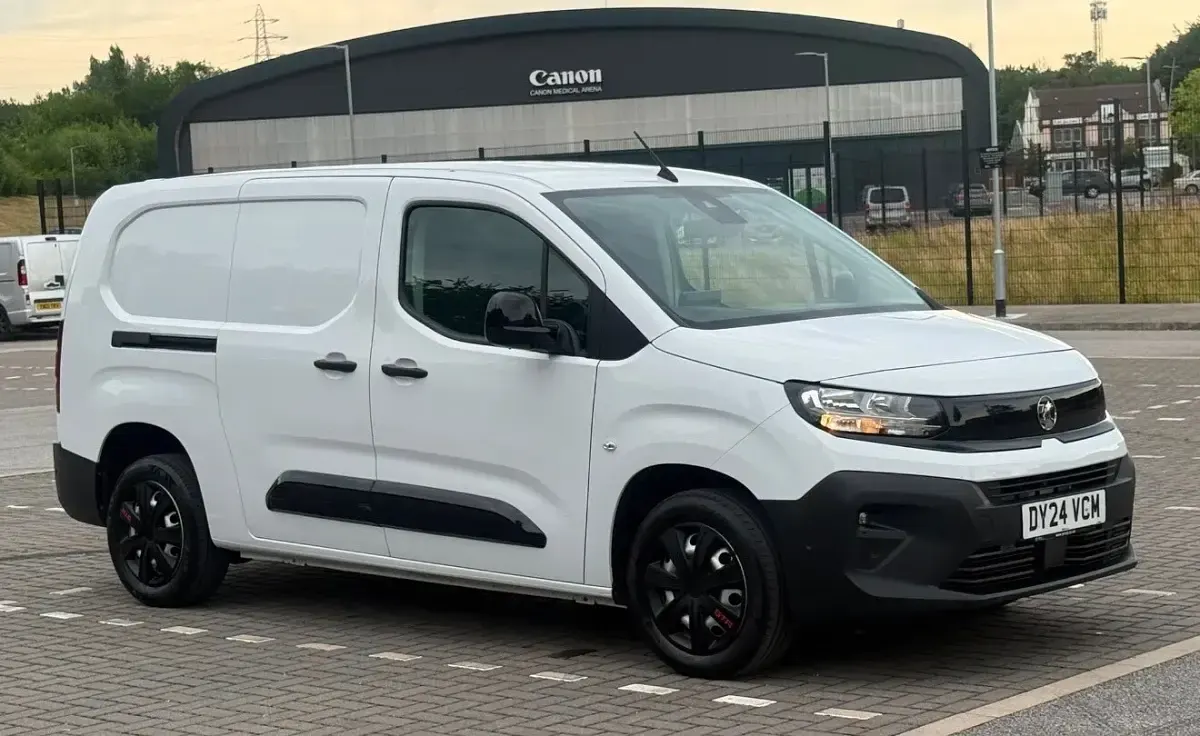 Used Vauxhall Combo 100 HP (73 kW) 2024 White MPV