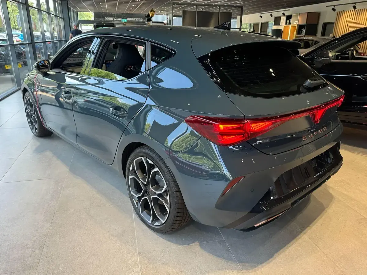 New Cupra Leon 204 HP (150 kW) 2026 Blue Hatchback