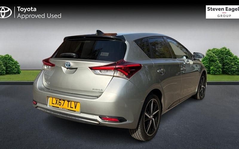 Used Toyota Auris Hybrid 136 HP (100 kW) 2017 Hatchback