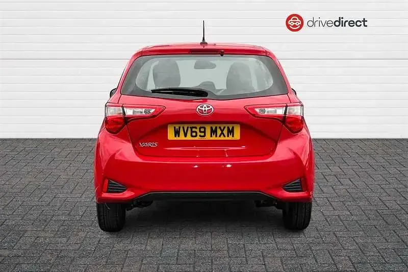 Used Toyota Yaris 107 HP (78 kW) 2019 Red Hatchback