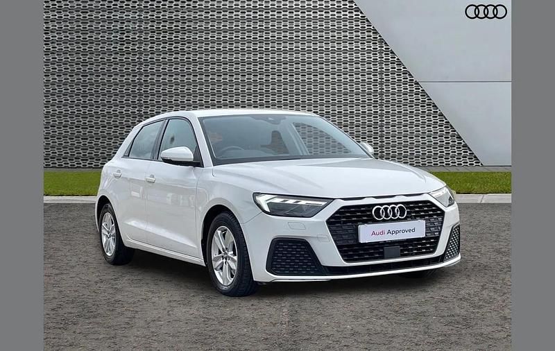 Used Audi A1 Design 113 HP (83 kW) 2019 White SUV