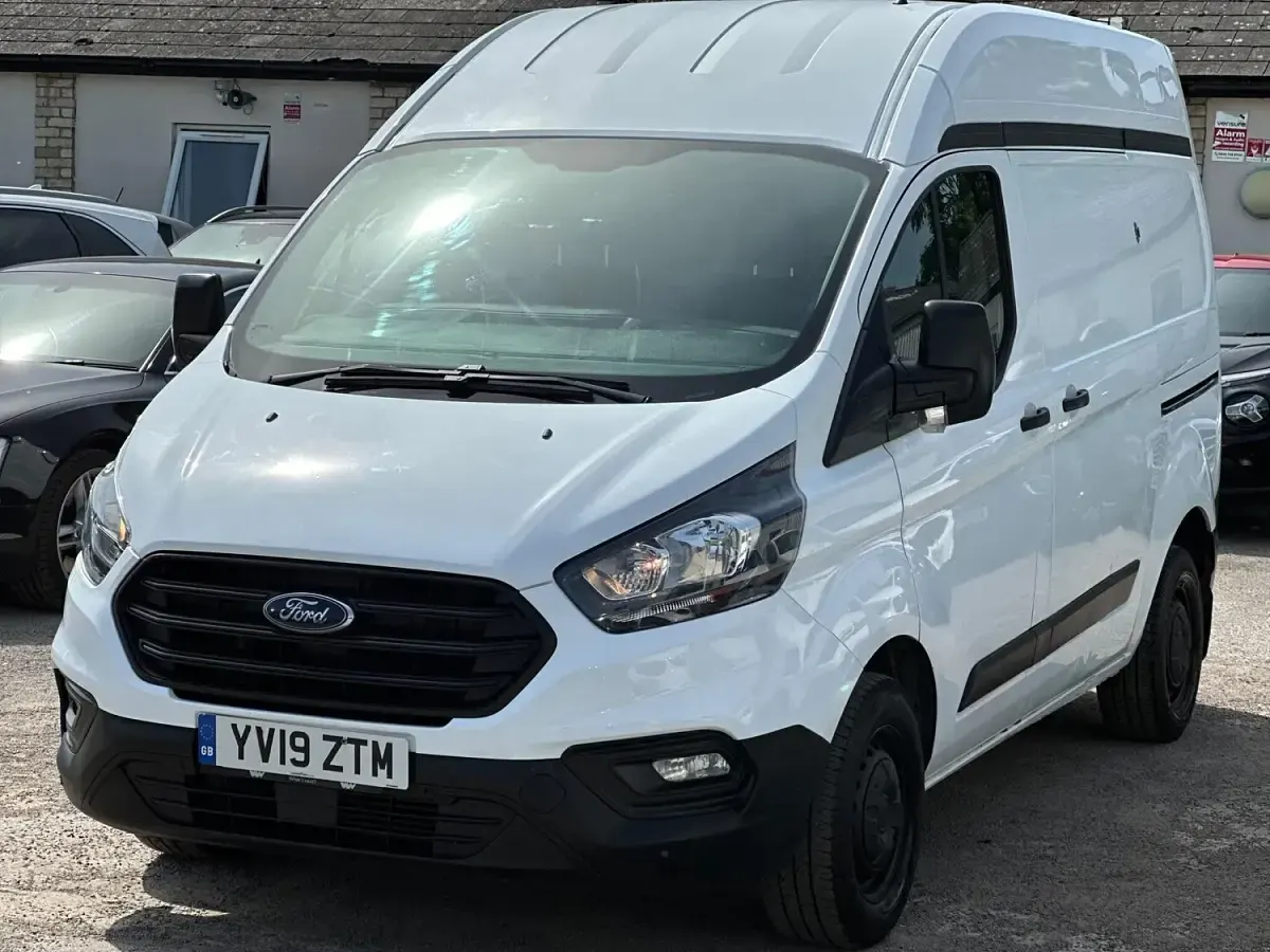 Used Ford Transit Custom 105 HP (77 kW) 2019 White Van