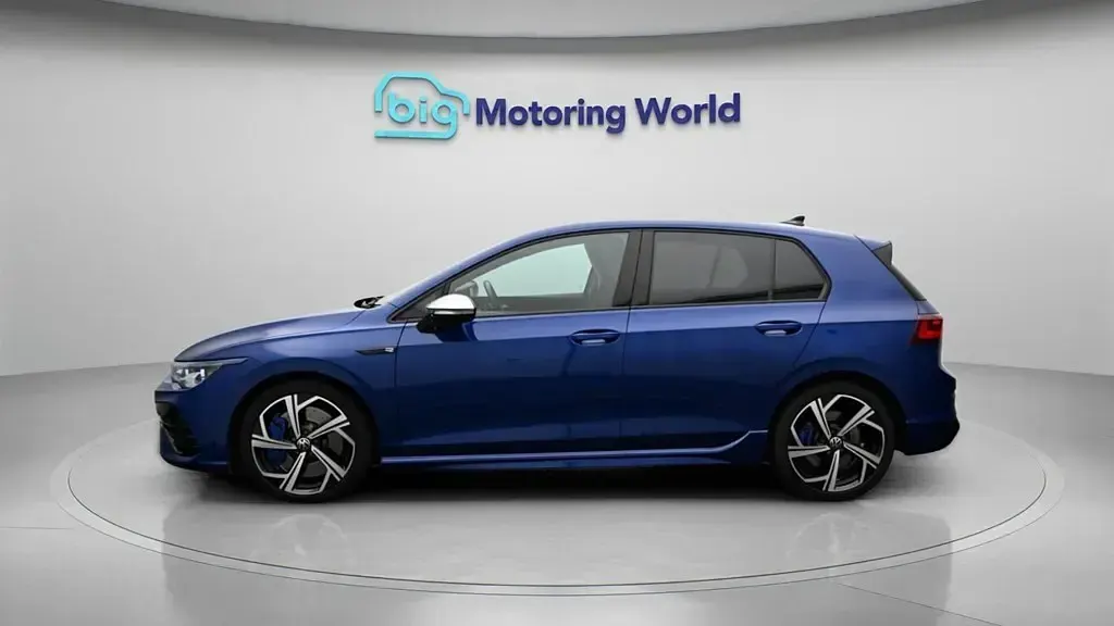 Second-hand VW Golf VIII R 320 CP (235 kW) 2024 Albastru Hatchback