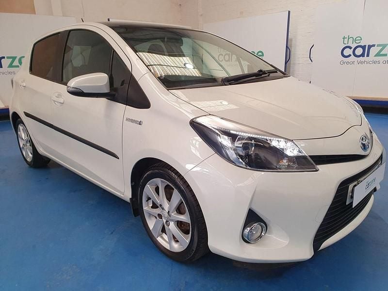 Used Toyota Yaris Hybrid 2012 White Hatchback