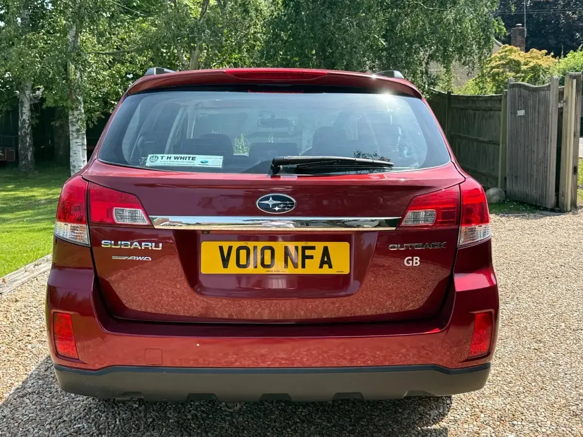 Used Subaru Outback 167 HP (122 kW) 2010 Red Estate