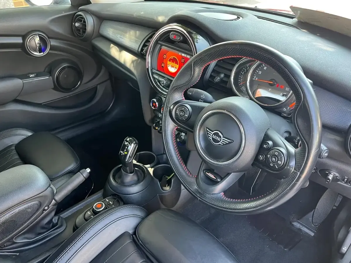 Used Mini Cooper Hatch 136 HP (100 kW) 2018 Red Hatchback