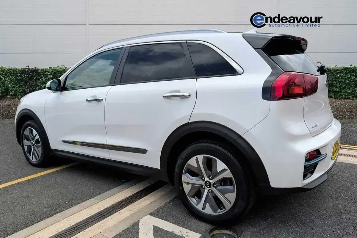 Used Kia Niro 150 kW (204 HP) 2020 White SUV