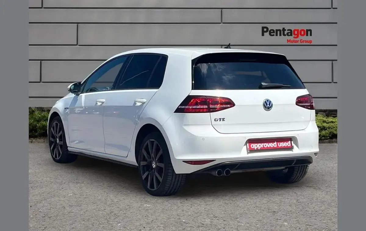 Used VW Golf VII GTE 204 HP (150 kW) 2016 White Hatchback