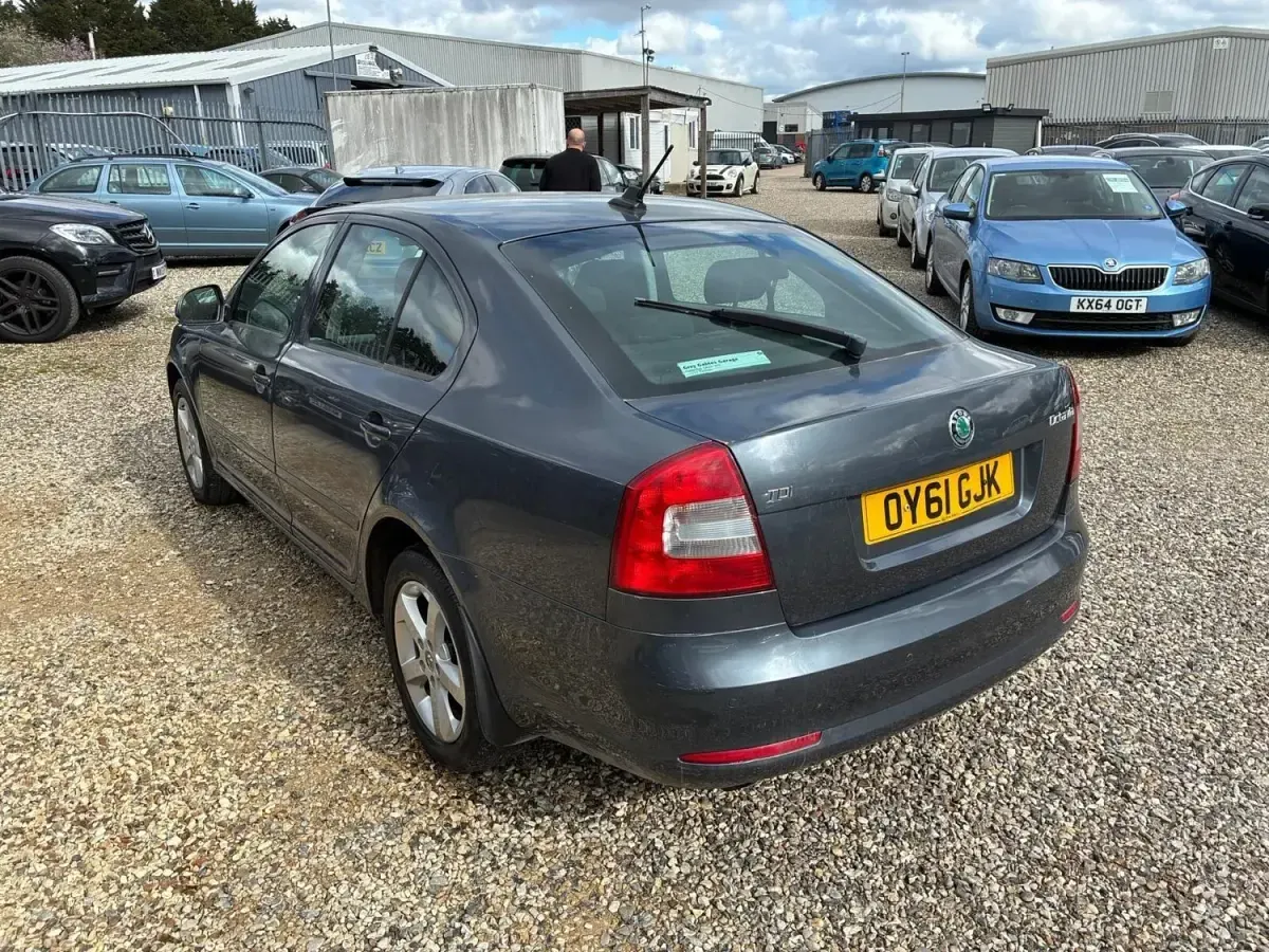 Used Skoda Octavia SE 105 HP (77 kW) 2011 Grey Hatchback