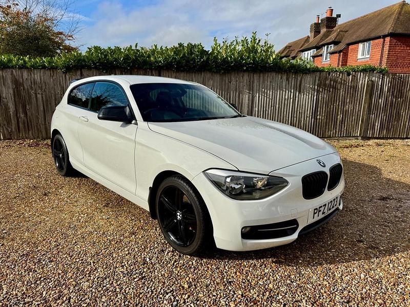 White Used 2013 BMW 116 Sport Line Hatchback | £7,490 (Expensive) - Image 1/4