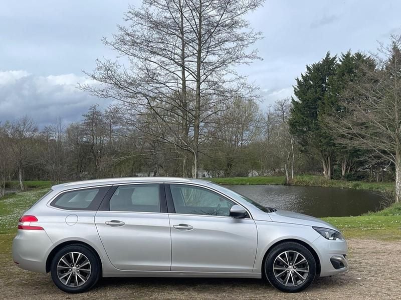 Used Peugeot 308 Allure 120 HP (88 kW) 2016 Silver Estate