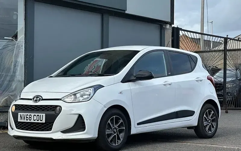 Used Hyundai i10 GO! 67 HP (49 kW) 2018 White Hatchback