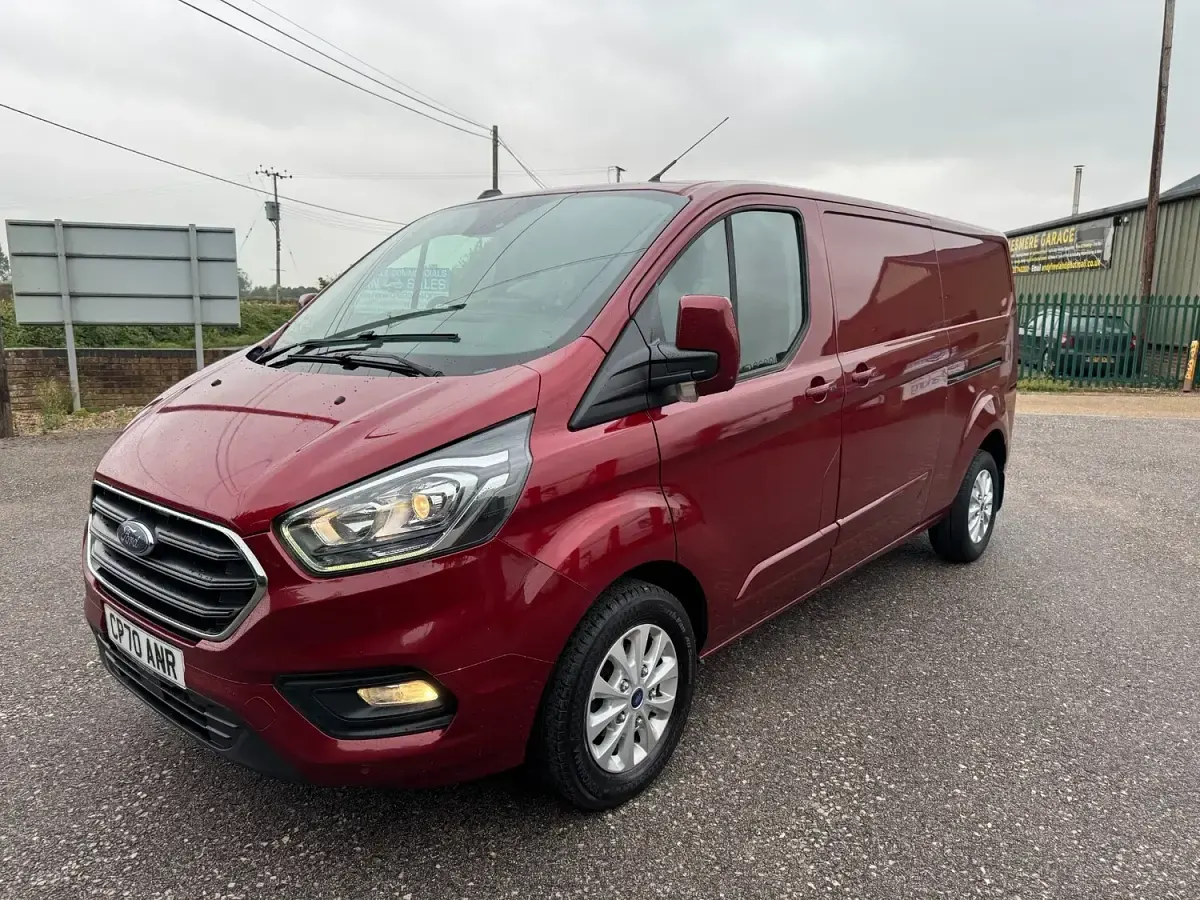 Used Ford Transit Custom Limited 130 HP (95 kW) 2021 Red Van