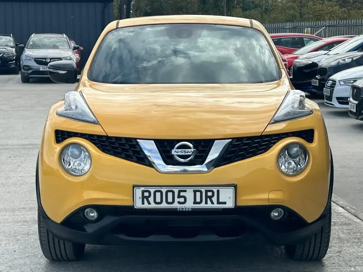 Used Nissan Juke N-Connecta 113 HP (83 kW) 2017 Yellow SUV