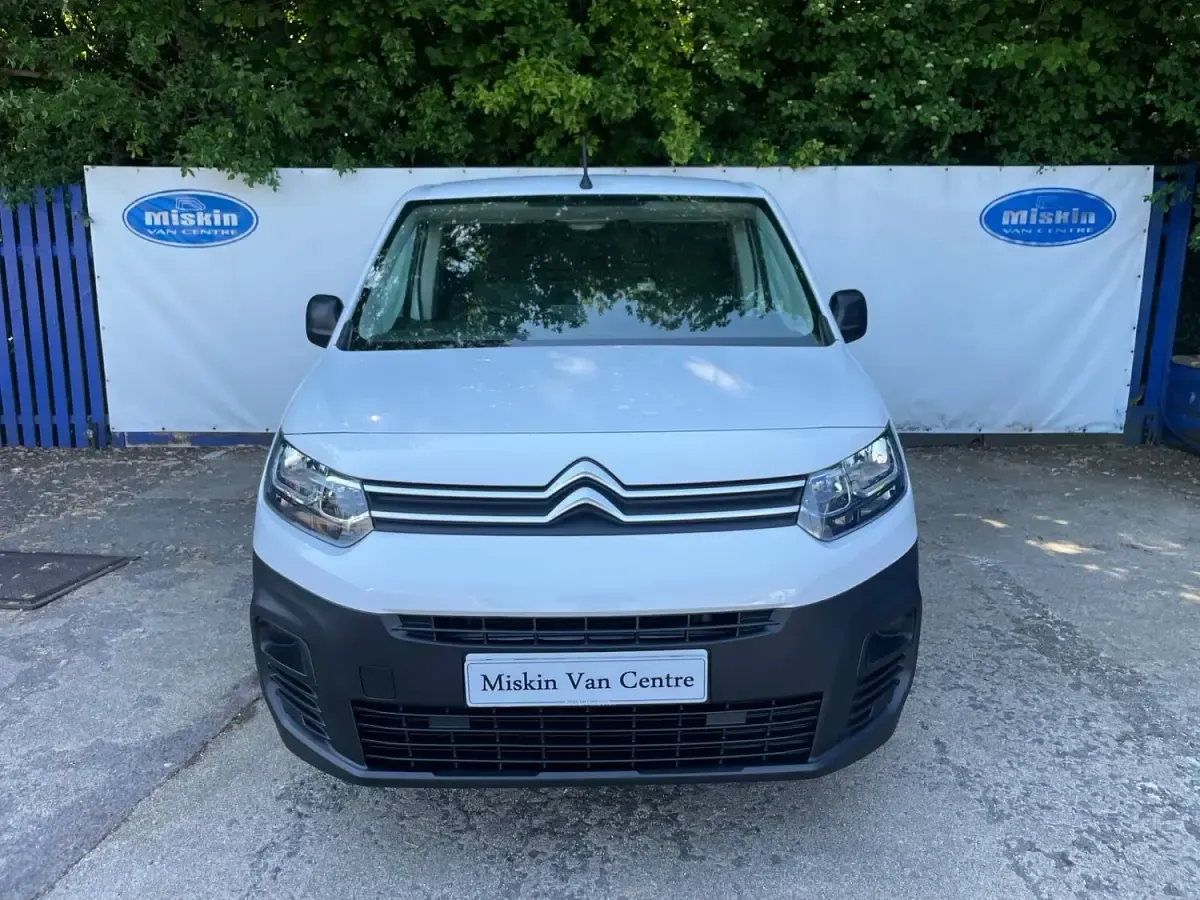 Used Citroën Berlingo 100 HP (73 kW) 2023 White MPV