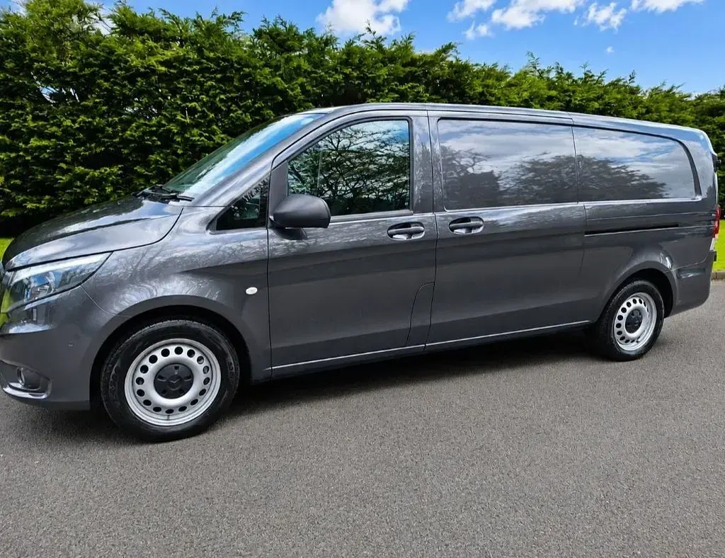 Begagnad Mercedes Vito Premium 163 HK (119 kW) 2020 Grå Van
