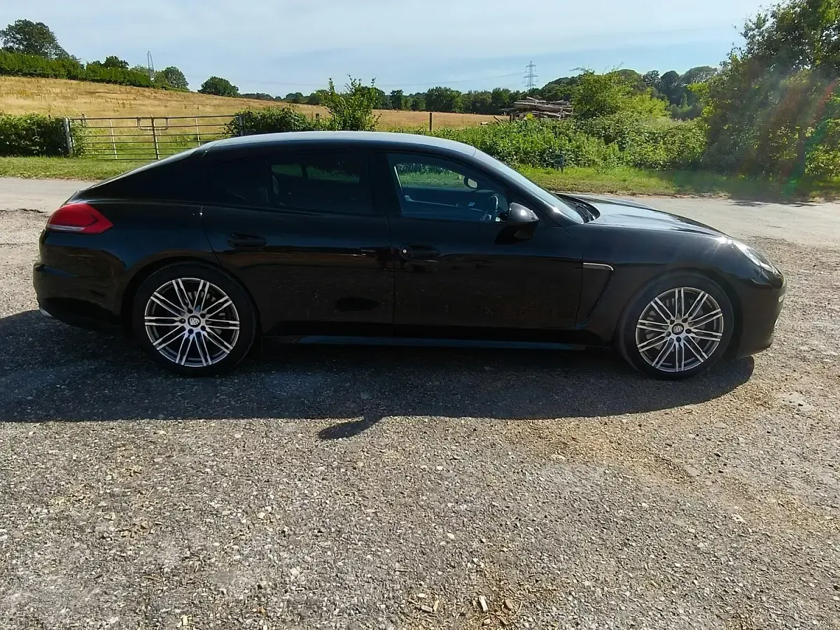 Used Porsche Panamera 300 HP (220 kW) 2015 Black Hatchback