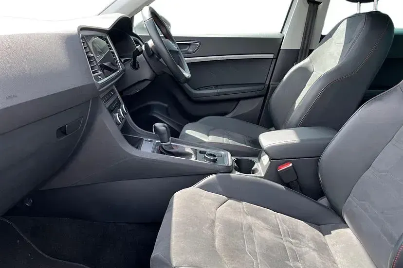 Käytetty Seat Ateca FR 150 HP (110 kW) 2023 Valkoinen Katumaasturi