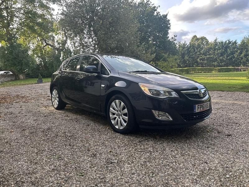 Black Used 2011 Vauxhall Astra Elite Hatchback | £1,850 (Good price) - Image 1/4