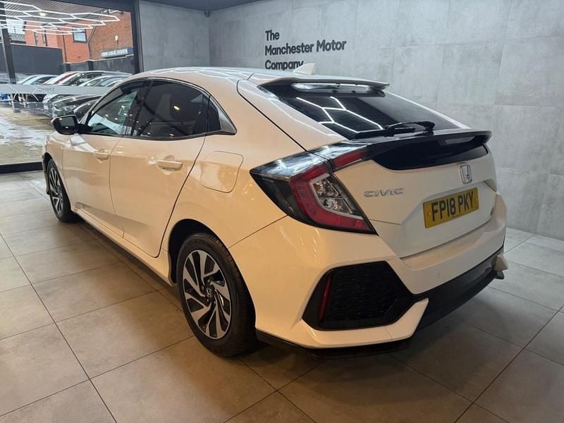 Used Honda Civic SE 2018 White Hatchback