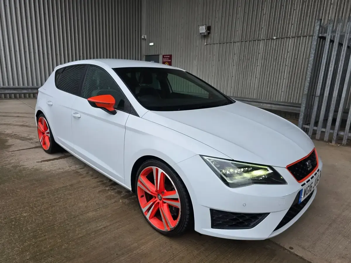 Used Seat Leon Cupra 290 290 HP (213 kW) 2016 White Hatchback