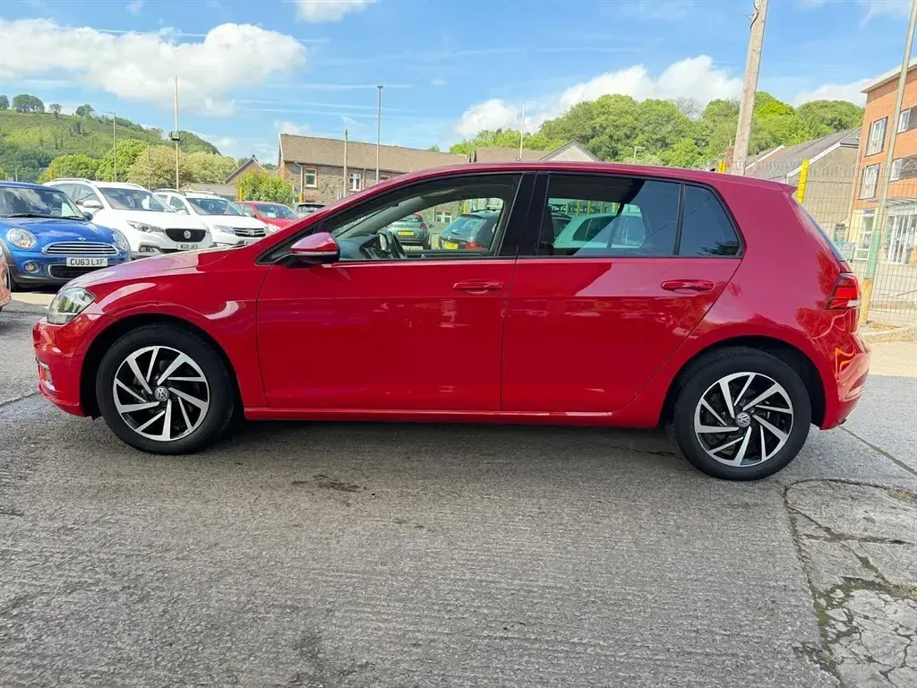 Used VW Golf VII Match 115 HP (84 kW) 2019 Red Hatchback