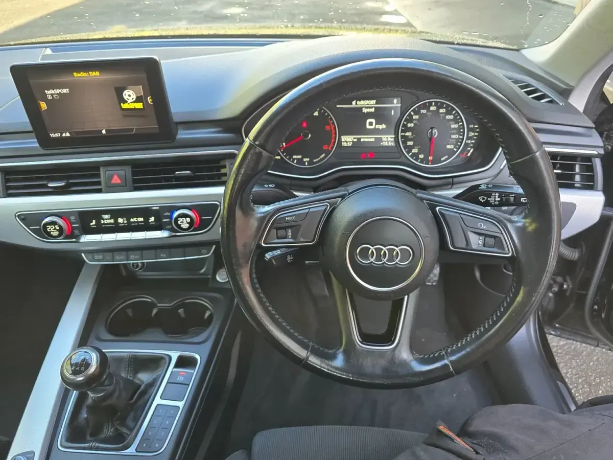 Usado Audi A4 Sport 190 CV (139 kW) 2017 Negro Familiar